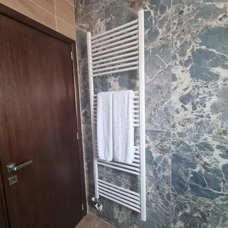 Valentina's Luxe アパート マスティハリ